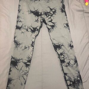 YEOREO Tie Dye Black Scrunch Leggings